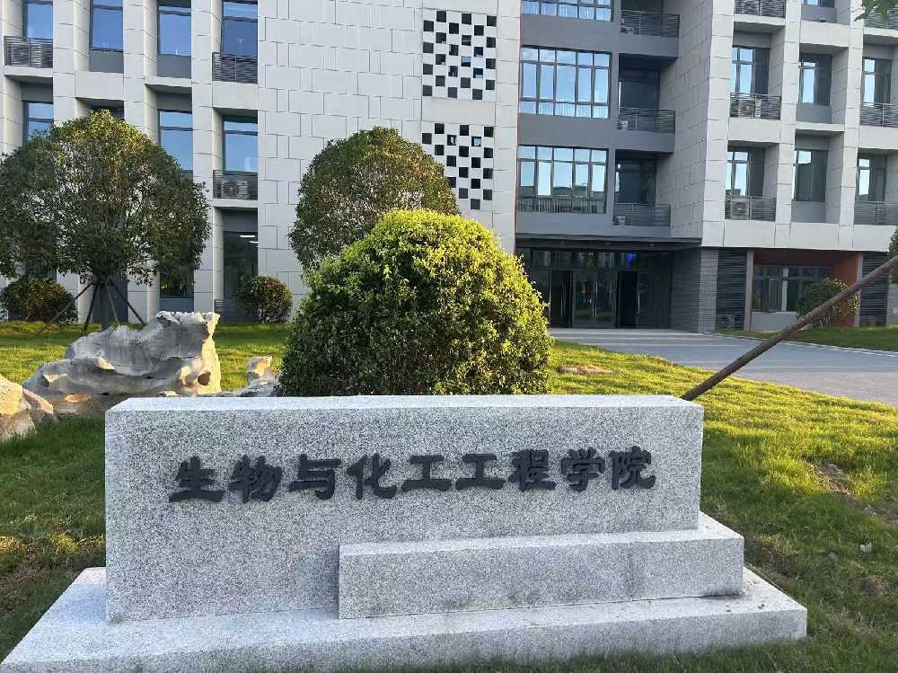 丹寨县扬州职业大学体育场高杆灯项目